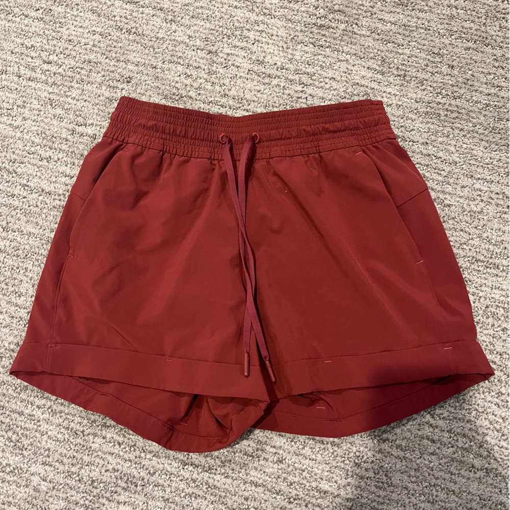 Lululemon spring break away short Chianti - Picture 6 of 6